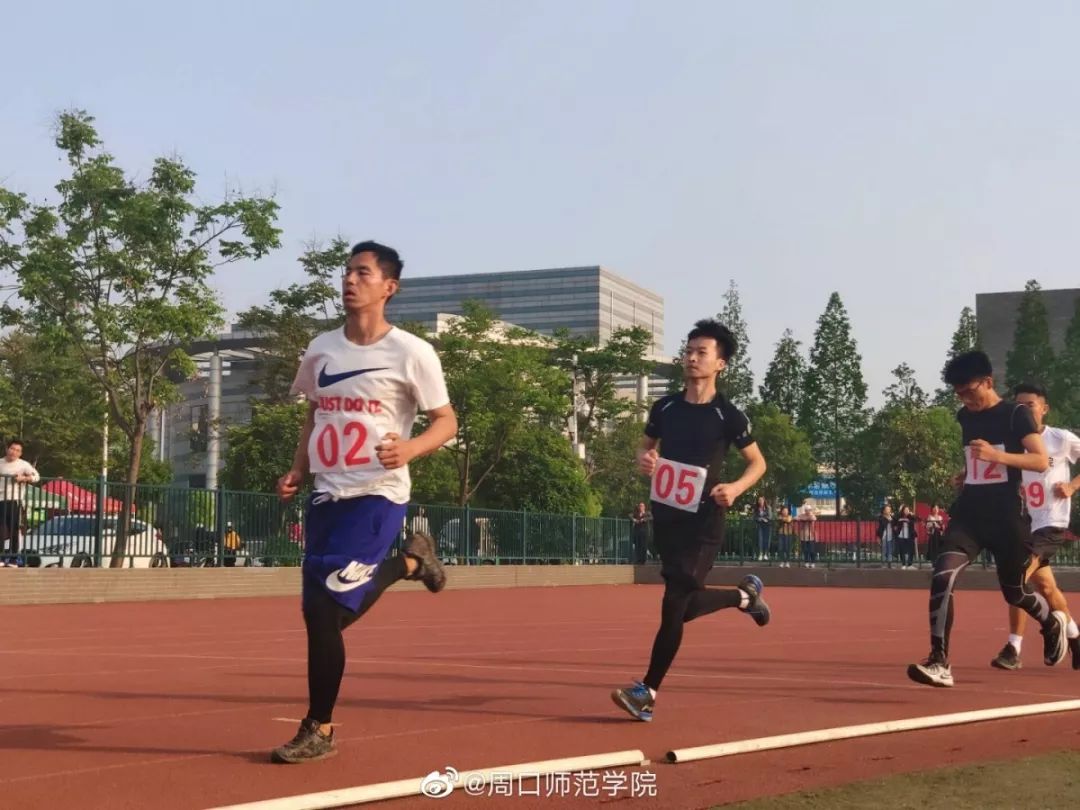 热火队员身手矫健在比赛中获胜在望的简单介绍