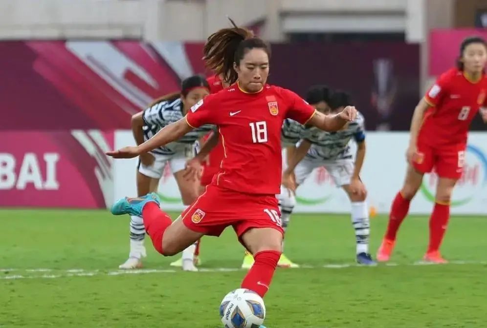 包含亚洲女足赛场上，中国队员尽显风采的词条