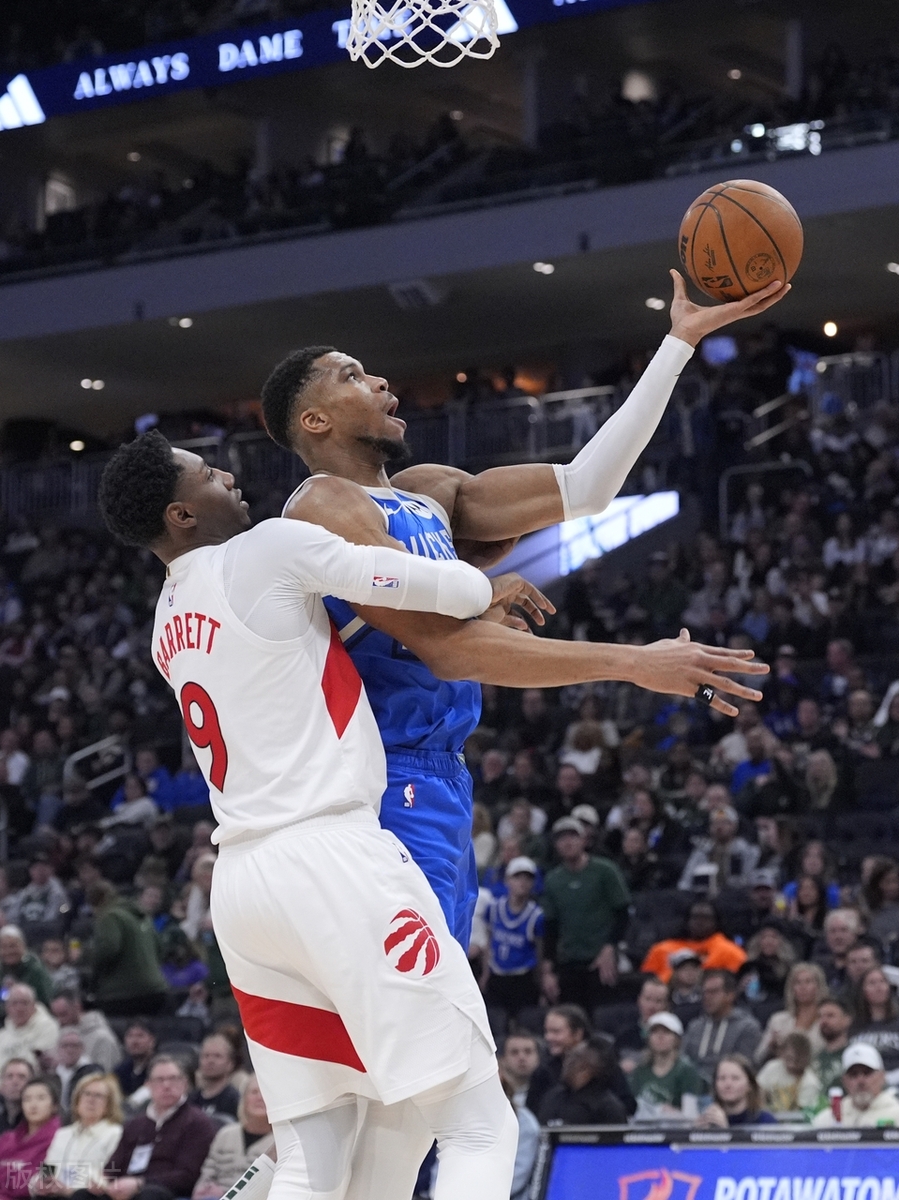 雄鹿大胜马刺，字母哥继续发威的简单介绍