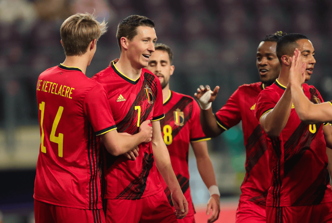 爱游戏官网app-欧国联比赛小组赛阶段收官，出线队伍揭晓