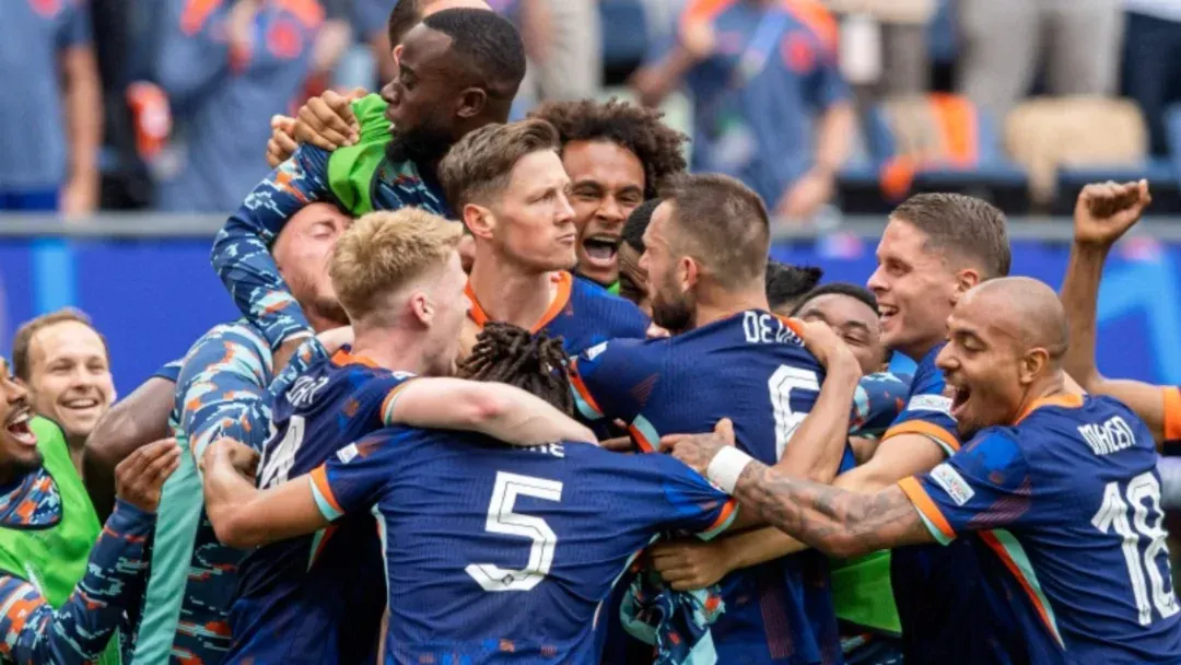 荷兰队惨遭逆转，小组榜首失守