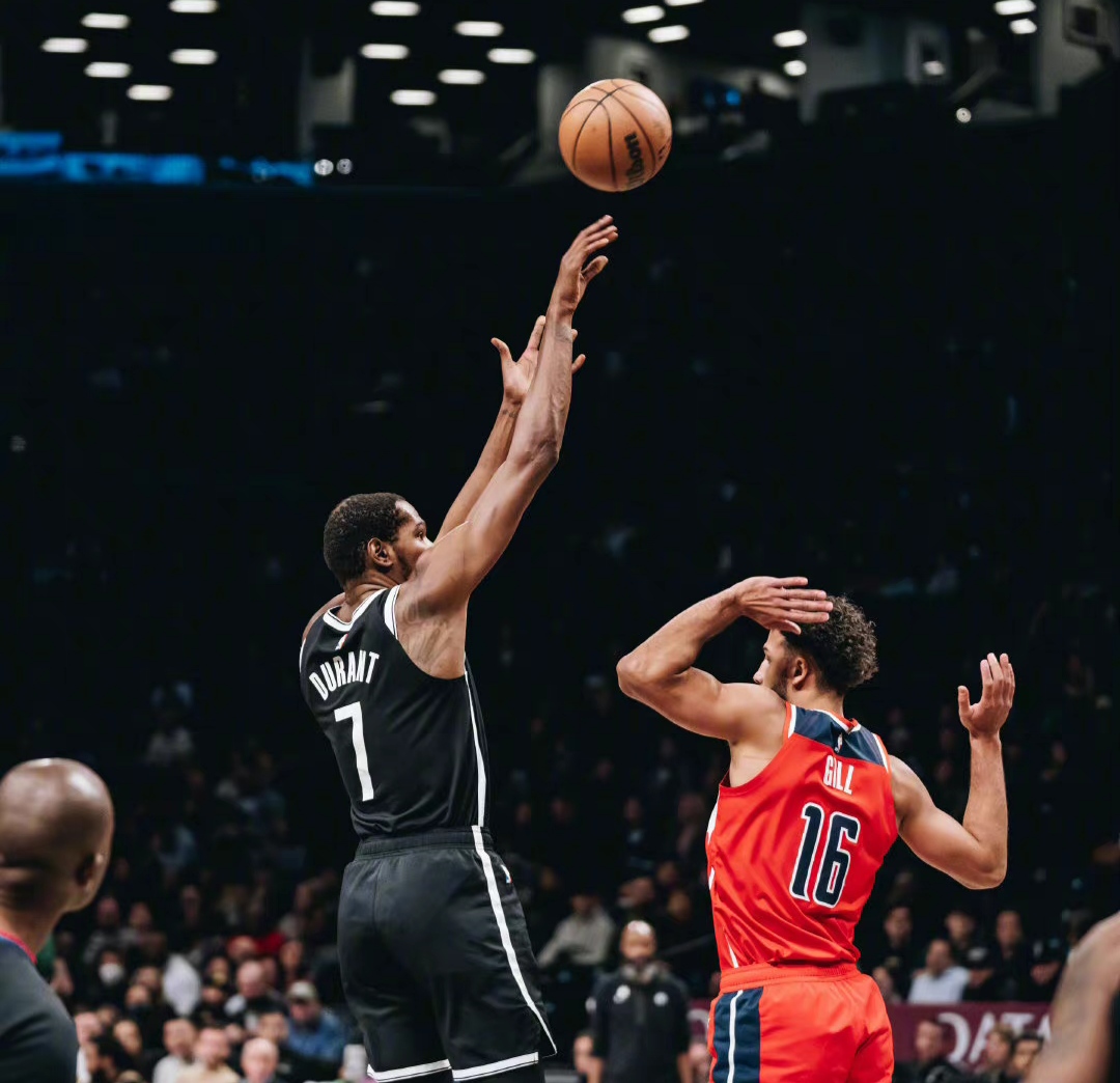 篮网主场力克活塞,厄文全场28分 篮网主场力克活塞,厄文全场28分