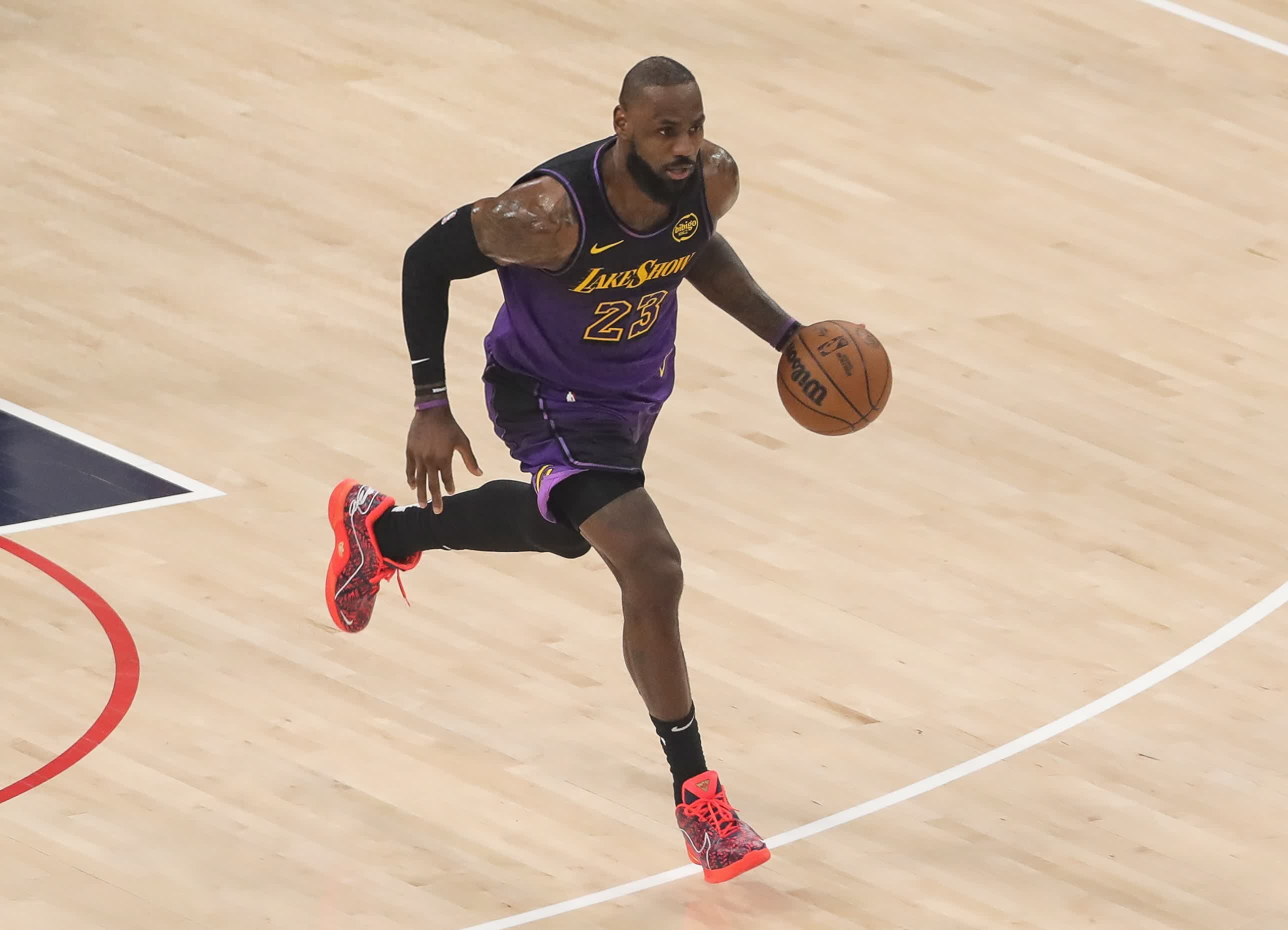 76人输给湖人，波普15记三分