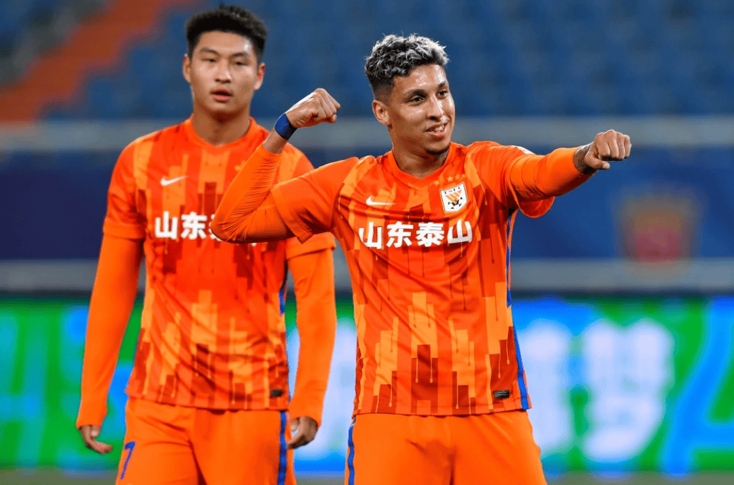 爱游戏直播-山东泰山面对重庆斯威，力求胜利！