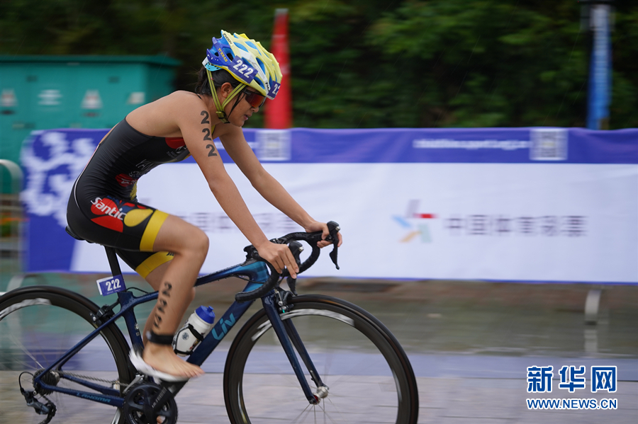 印度铁人三项选手力挫对手夺金 印度铁人三项选手力挫对手夺金