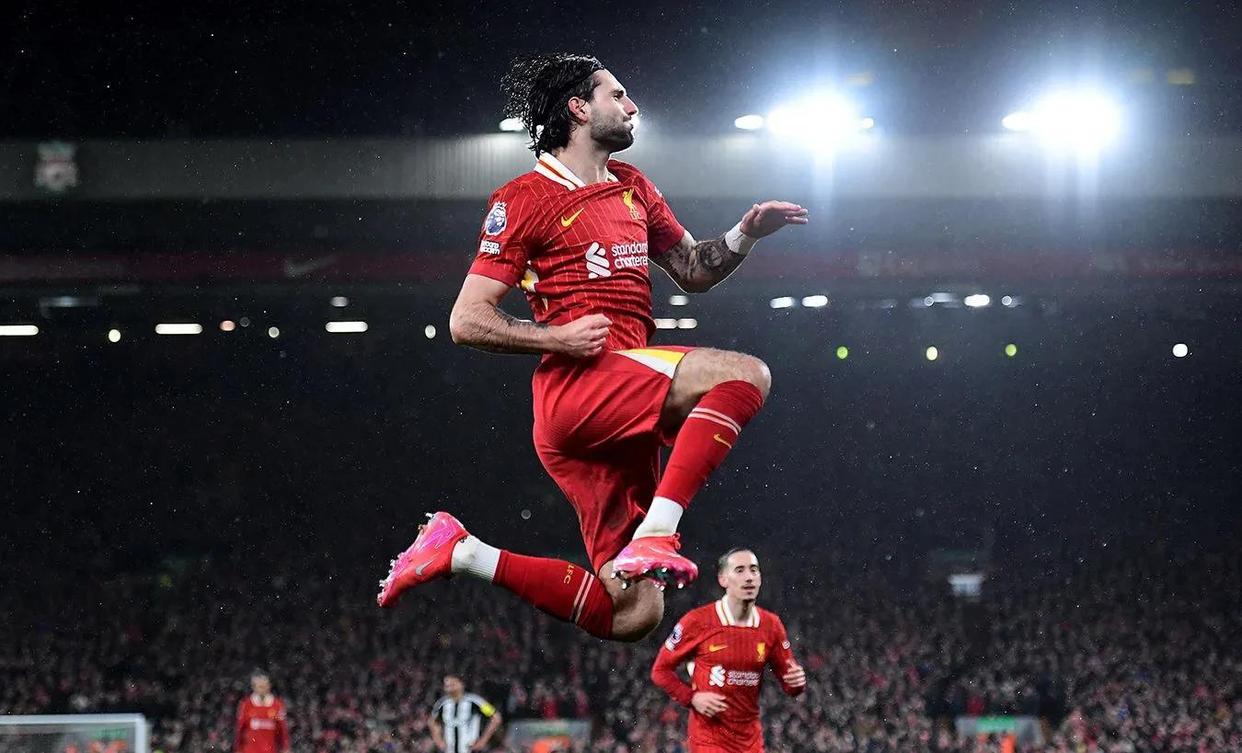 包含利物浦遭遇尴尬失利，晋级生死战的词条