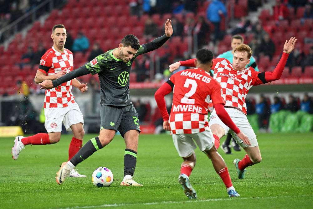 美因茨主场比分惨败,局面严峻的简单介绍 美因茨主场比分惨败,局面严峻的简单介绍