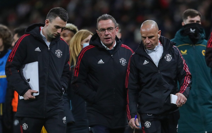 爱游戏入口-队内紧张情绪！俱乐部管理层面临矛盾的简单介绍