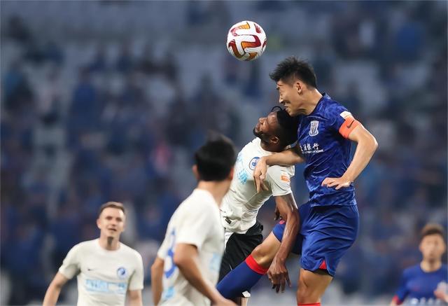 队内紧张情绪！俱乐部管理层面临矛盾的简单介绍