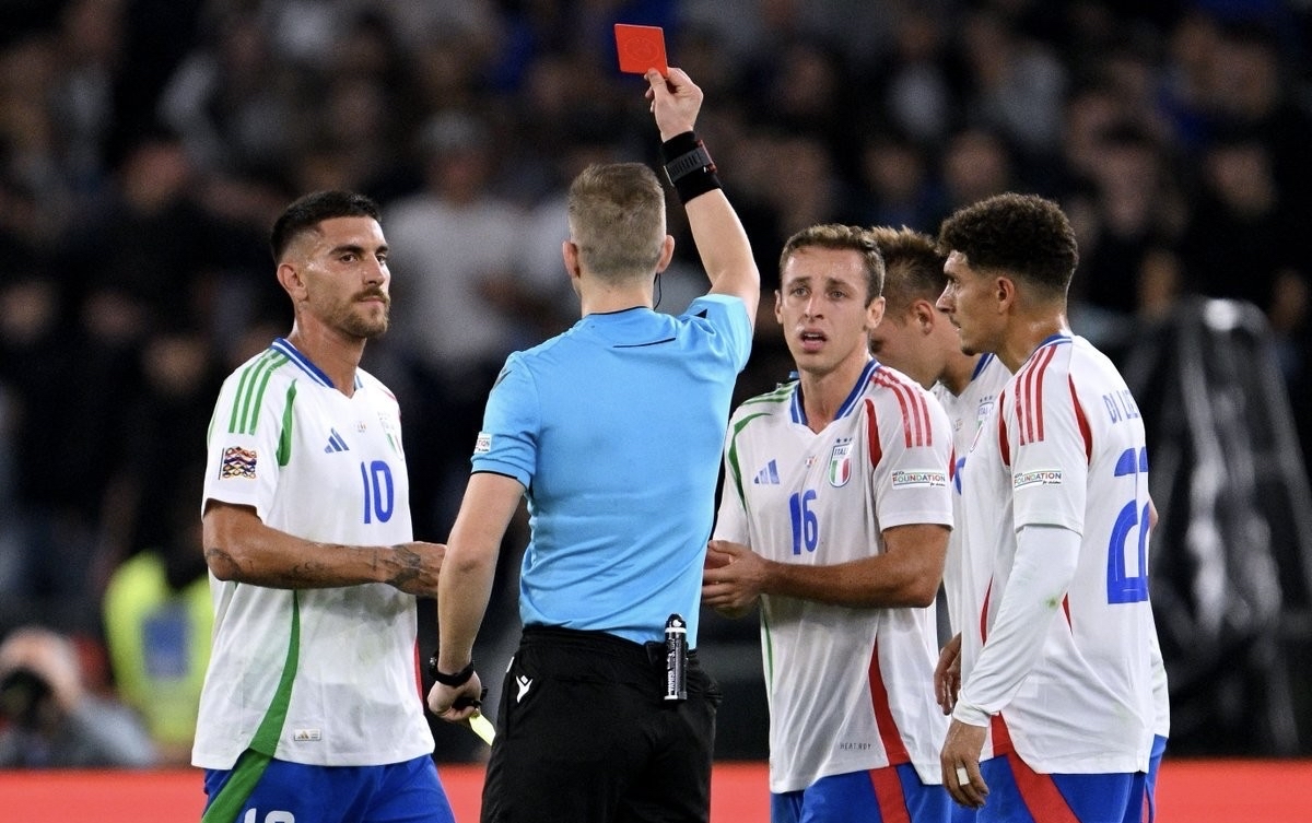 爱游戏网站入口-包含意大利队在欧国联比赛中实力横扫，夺得最终胜利的词条