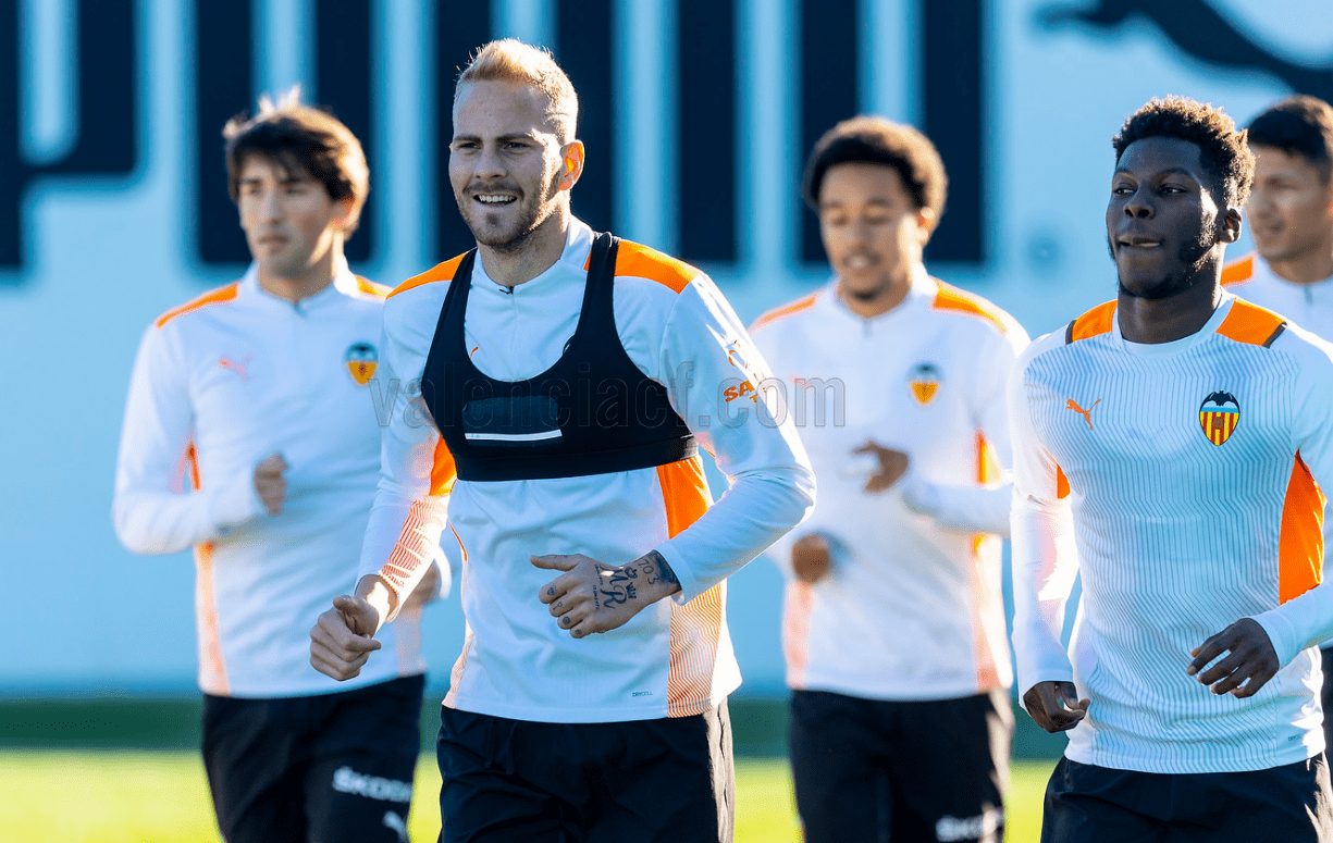 爱游戏在线登录-包含巴伦西亚球员伤愈归来，提升球队实力的词条