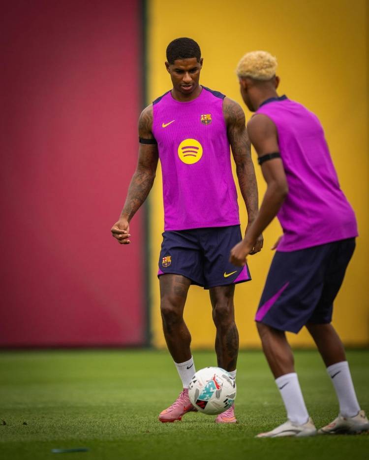 巴萨球员在社交媒体上的互动及反馈